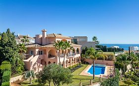 Beachside Villa With Panoramic Sea Views