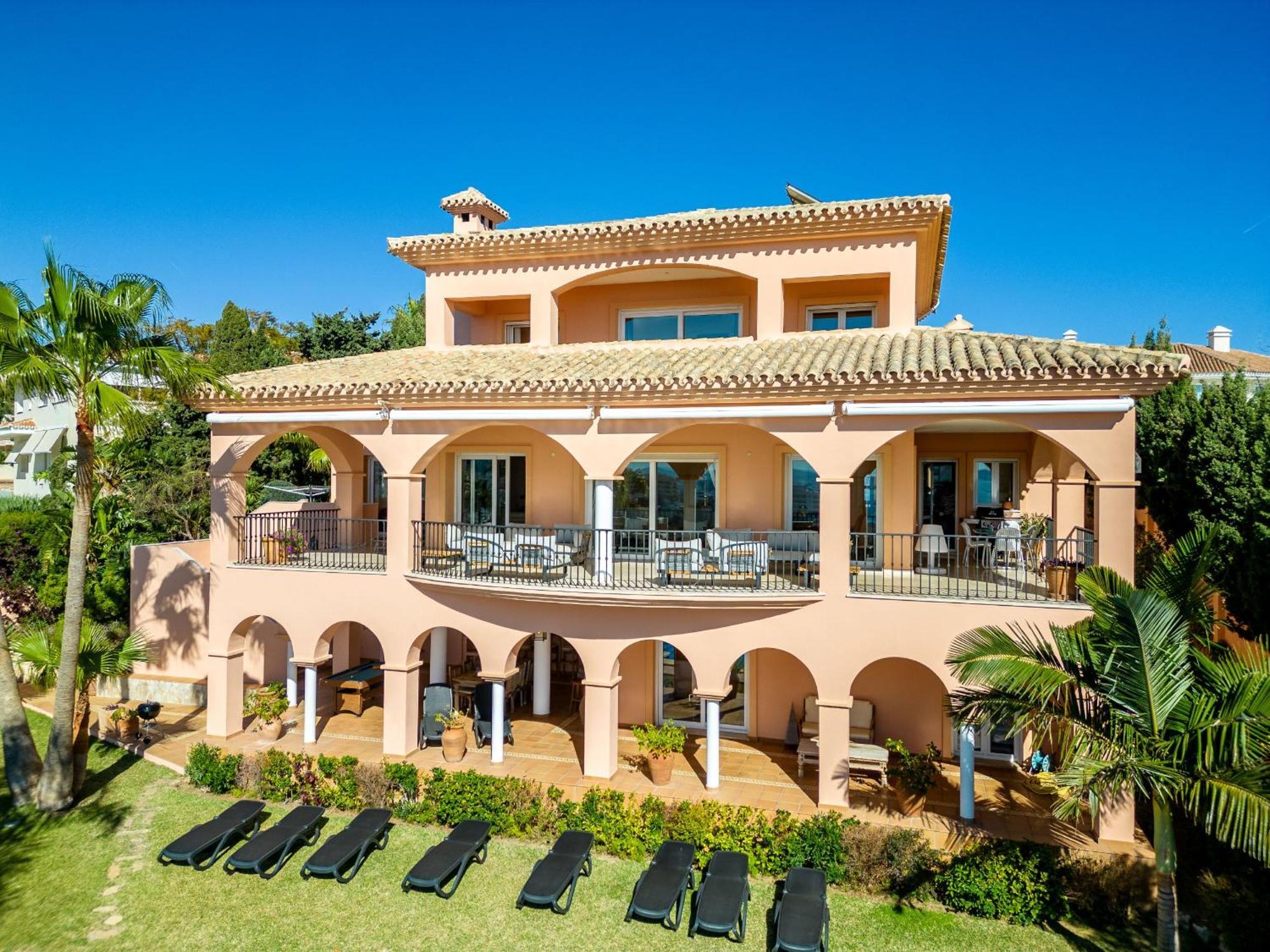Beachside Villa With Panoramic Sea Views Benalmadena Exterior photo