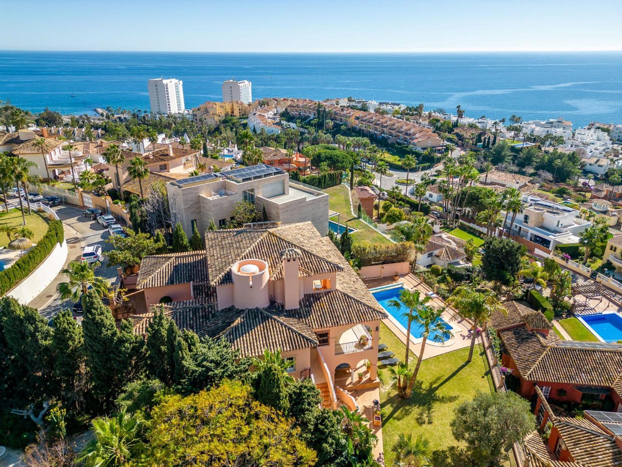 Beachside Villa With Panoramic Sea Views Benalmadena Exterior photo