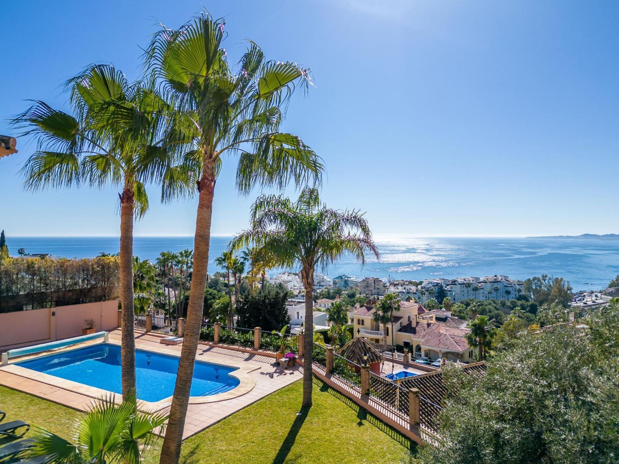 Beachside Villa With Panoramic Sea Views Benalmadena Exterior photo