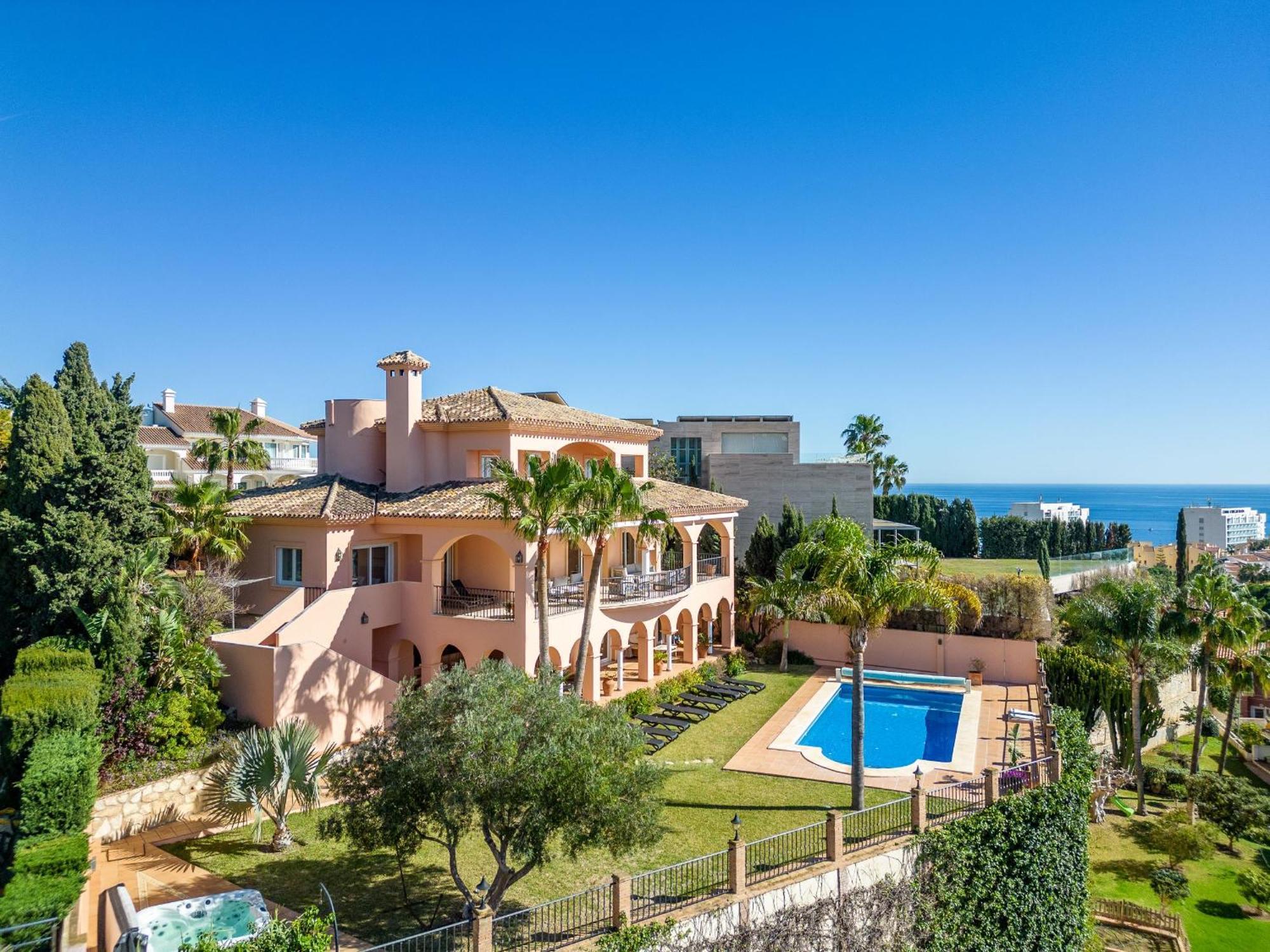 Beachside Villa With Panoramic Sea Views Benalmadena Exterior photo