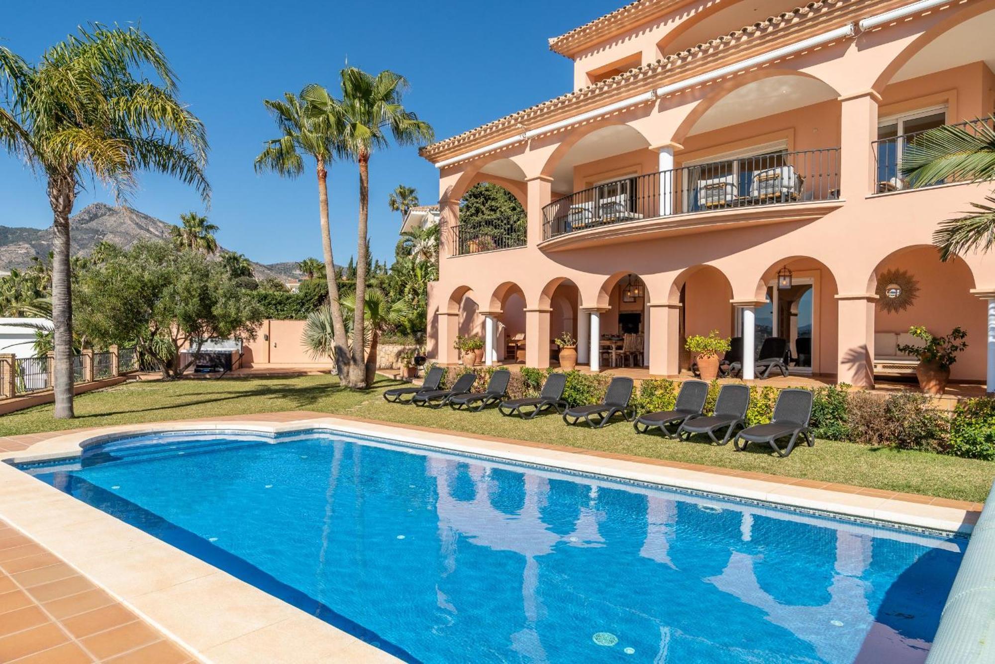 Beachside Villa With Panoramic Sea Views Benalmadena Exterior photo