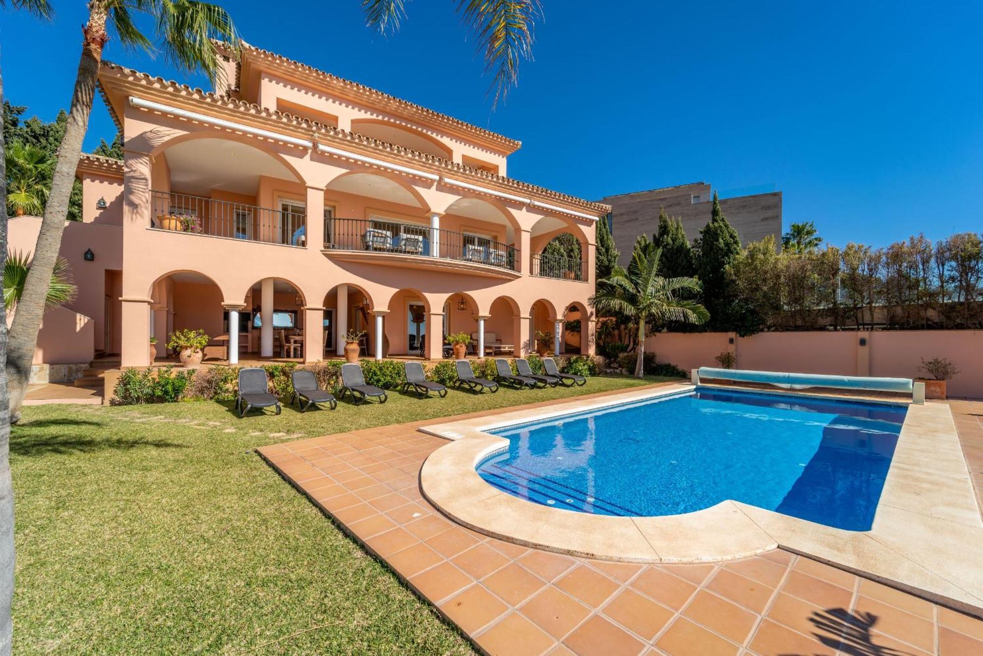 Beachside Villa With Panoramic Sea Views Benalmadena Exterior photo