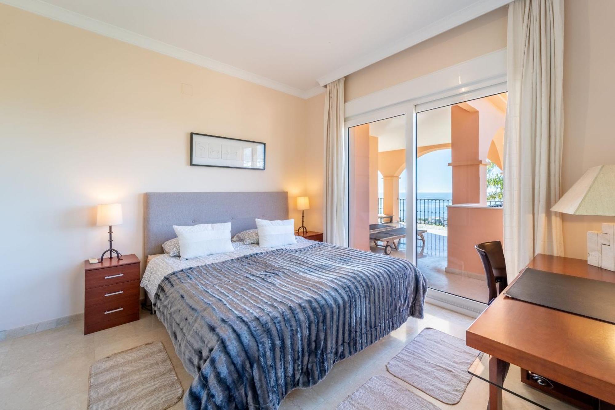 Beachside Villa With Panoramic Sea Views Benalmadena Exterior photo